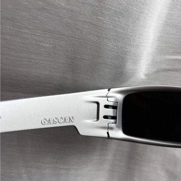 OAKLEY
OO9014 Gascan® X-Silver Collection
POLARIZED - Picture 5 of 7